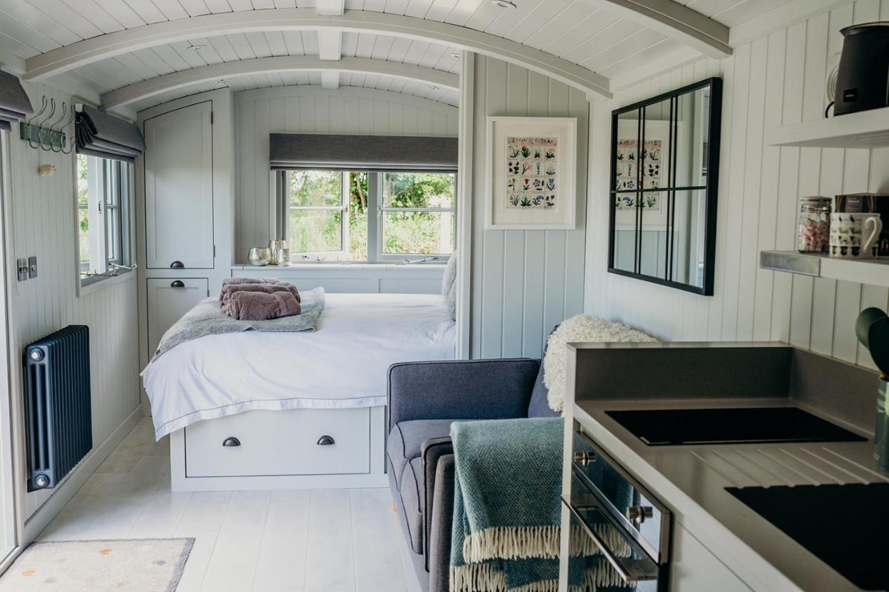 Blatchford Briar - Award Winning Private Shephards Huts With Their Own Secluded Hot Tubs Milton Abbot Extérieur photo
