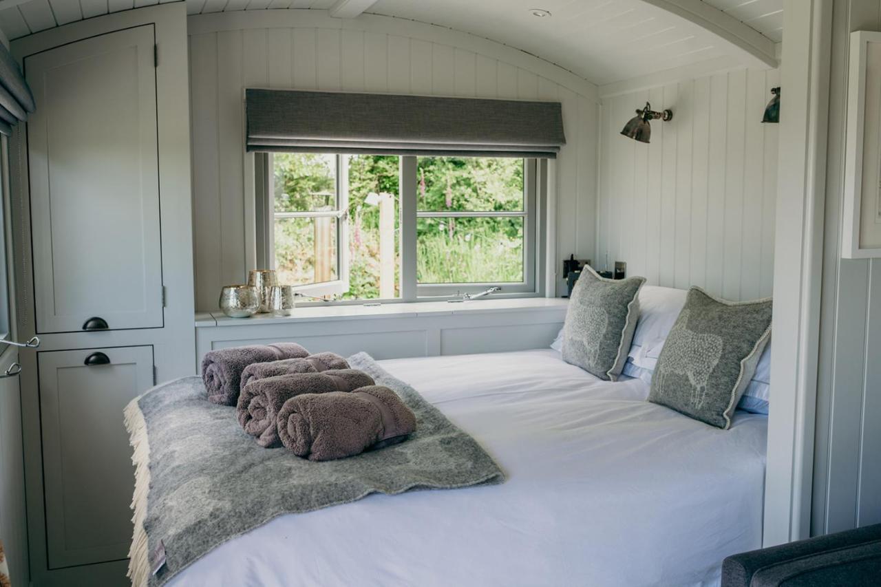 Blatchford Briar - Award Winning Private Shephards Huts With Their Own Secluded Hot Tubs Milton Abbot Extérieur photo