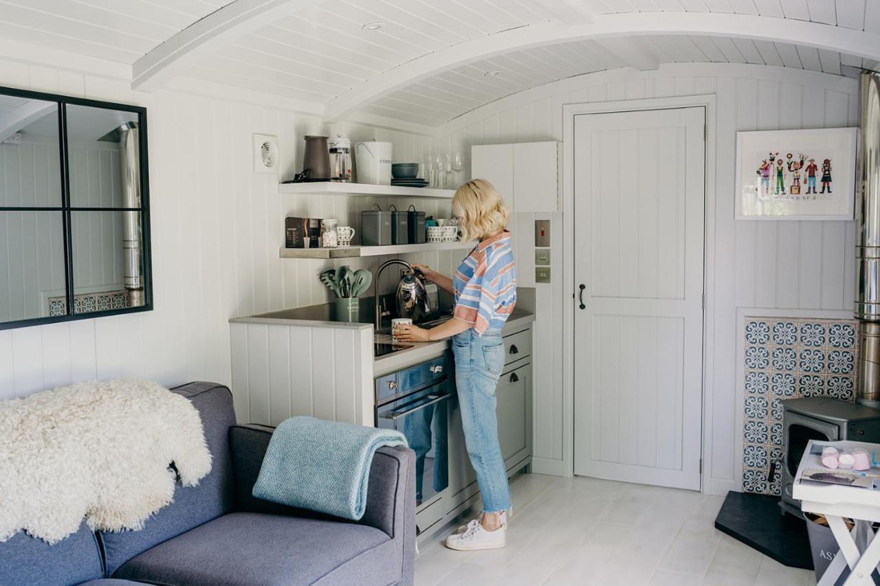 Blatchford Briar - Award Winning Private Shephards Huts With Their Own Secluded Hot Tubs Milton Abbot Extérieur photo