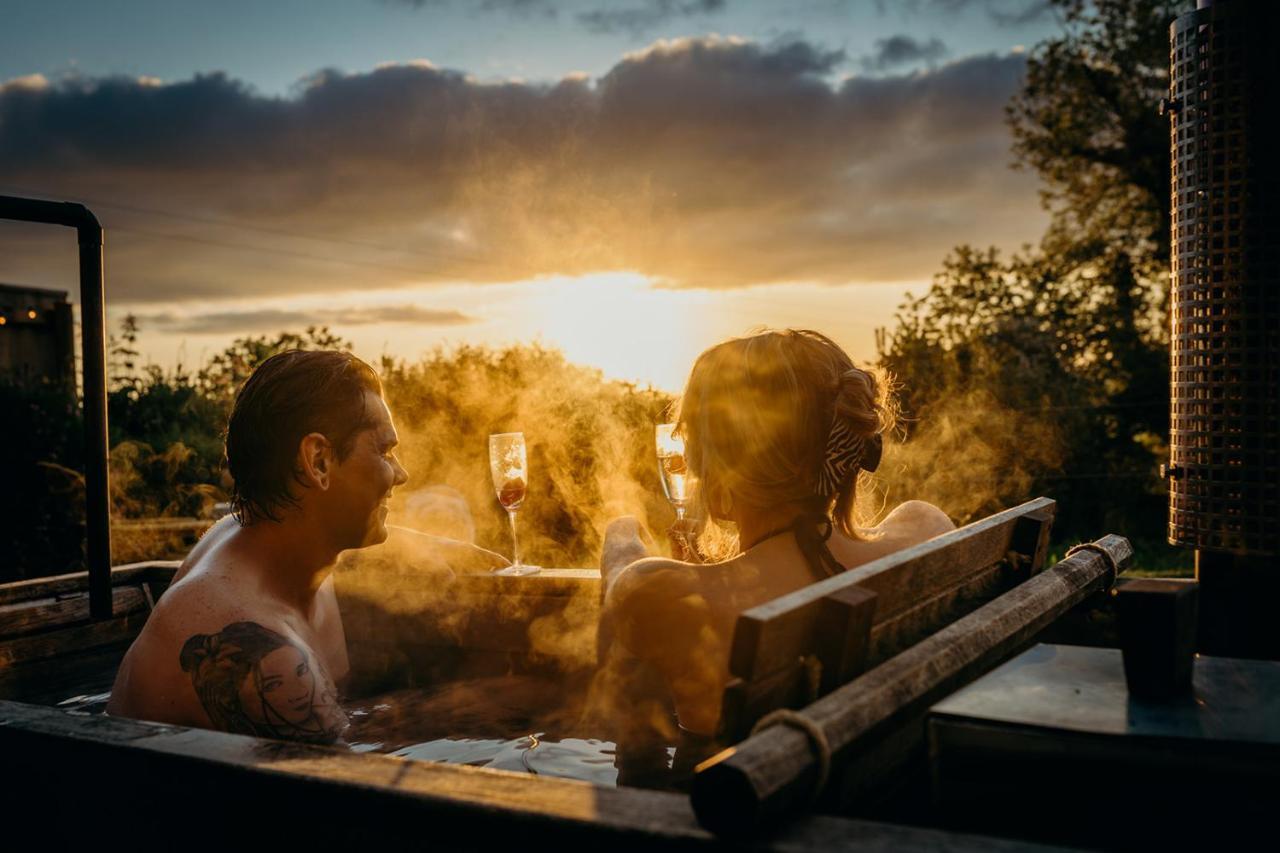 Blatchford Briar - Award Winning Private Shephards Huts With Their Own Secluded Hot Tubs Milton Abbot Extérieur photo