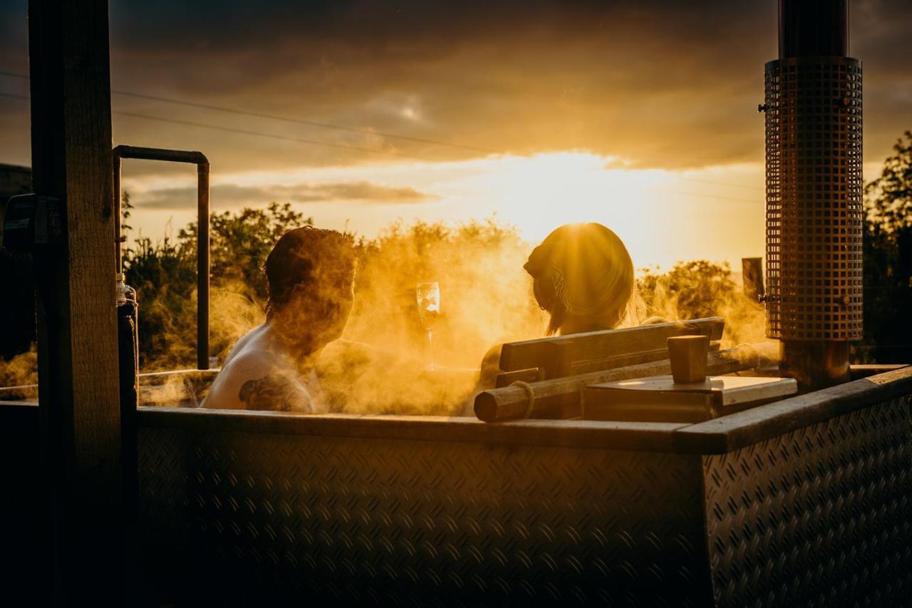 Blatchford Briar - Award Winning Private Shephards Huts With Their Own Secluded Hot Tubs Milton Abbot Extérieur photo
