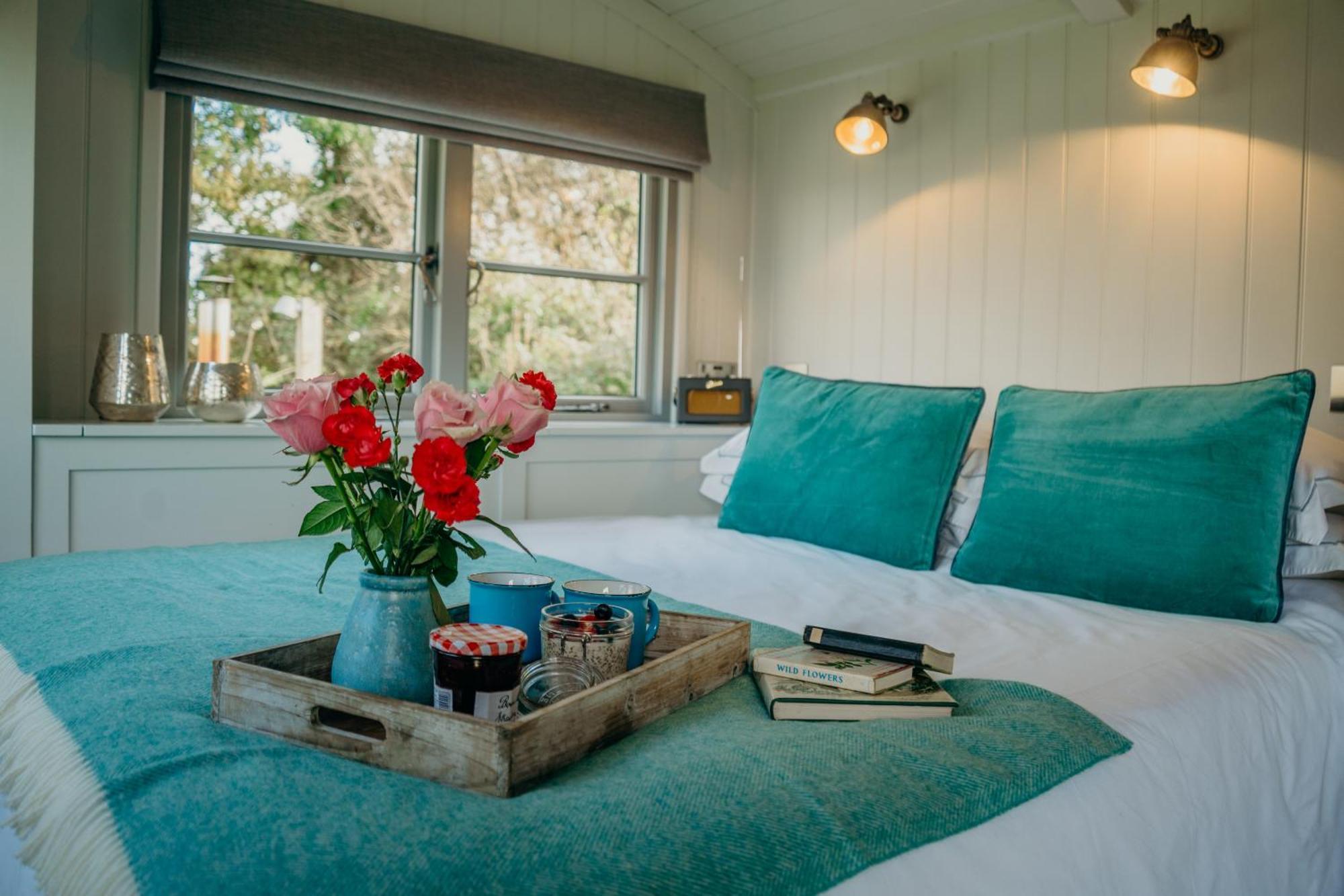 Blatchford Briar - Award Winning Private Shephards Huts With Their Own Secluded Hot Tubs Milton Abbot Extérieur photo
